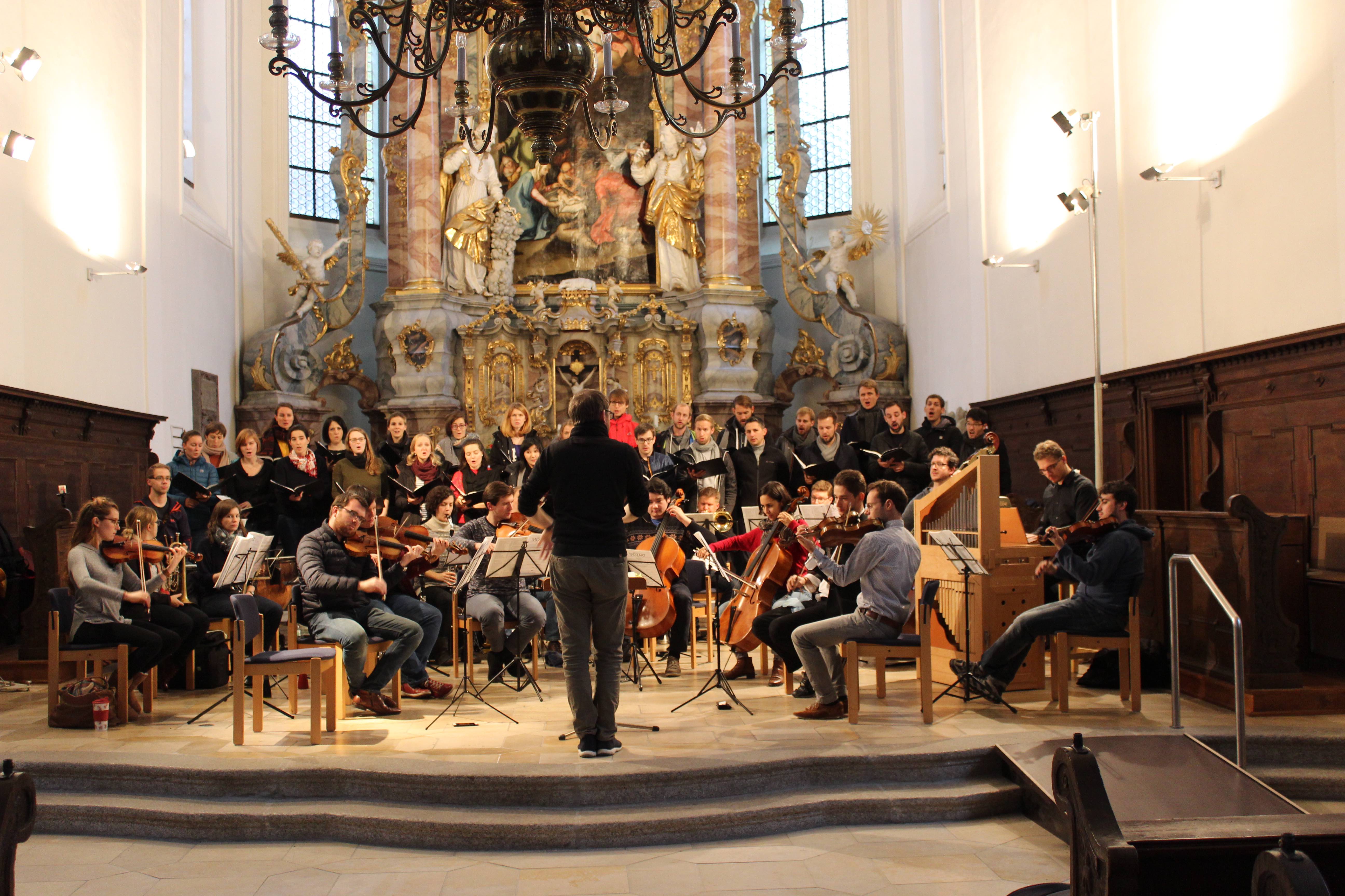 Foto von Chor und Orchester